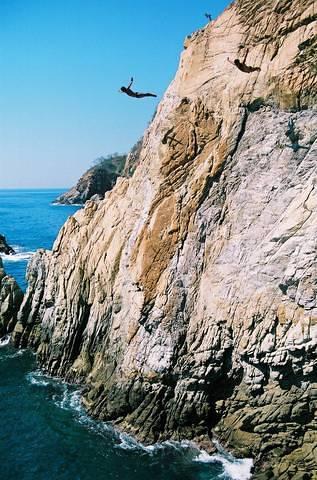 ACAPULCO CLIFF DIVERS